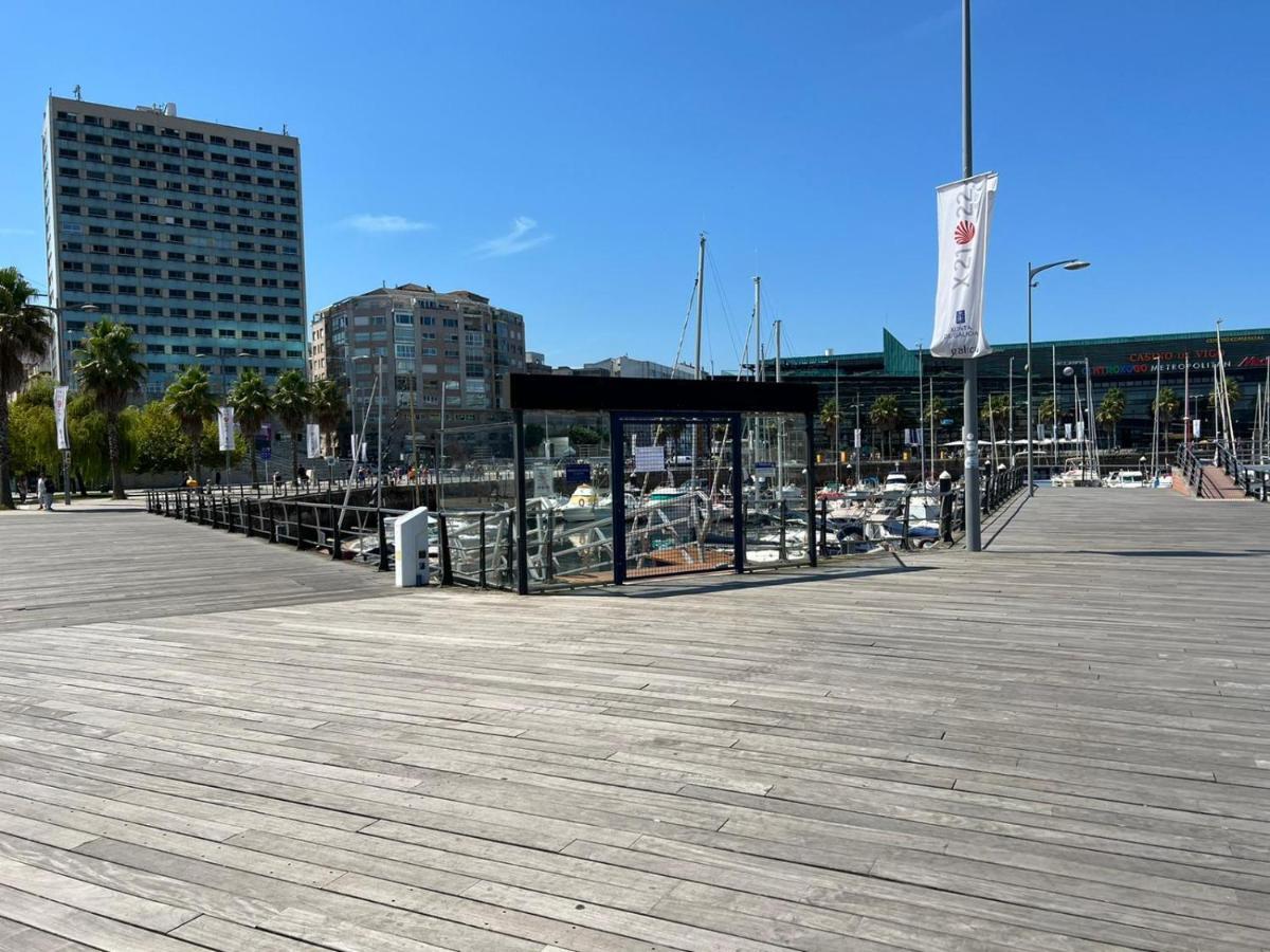 Hotel Casa Flotante En El Puerto De Vigo - Different Charter Exterior foto