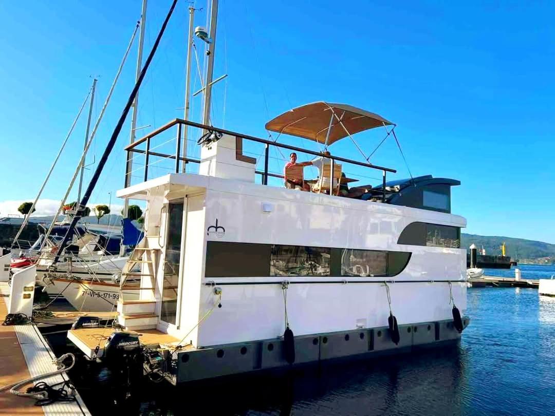 Hotel Casa Flotante En El Puerto De Vigo - Different Charter Exterior foto