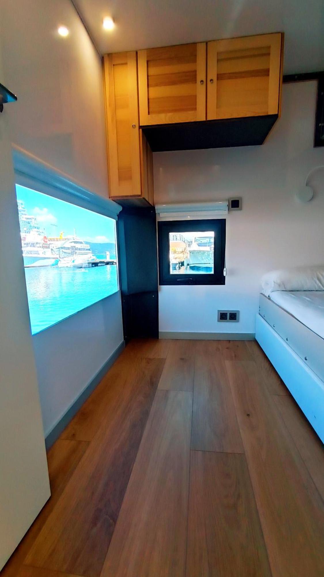 Hotel Casa Flotante En El Puerto De Vigo - Different Charter Exterior foto